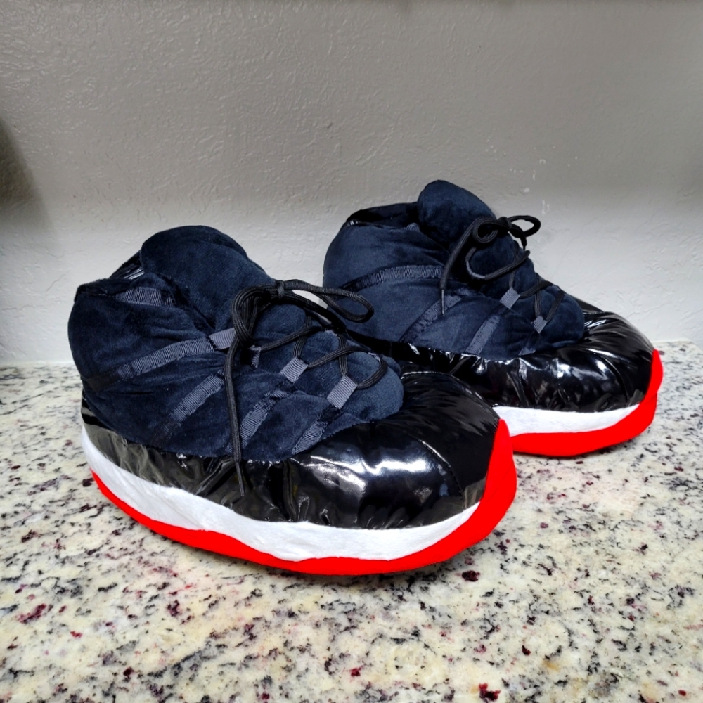 BOYS JORDAN SLIPPERS
